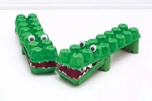 鸡蛋托手工，现在才让你看到！ 鸡蛋托制作鳄鱼