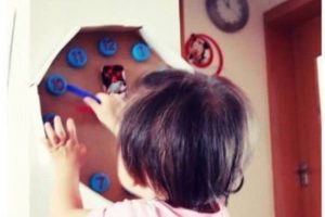 废纸盒瓶盖制作玩具时钟