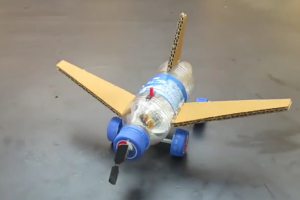 创意diy-手工大神用塑料瓶硬纸板制作飞机，简单易上手赶紧跟着学