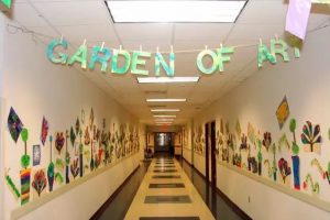 【环创布置】幼儿园走廊、门窗、楼梯这样布置，不怕孩子不喜欢！