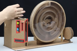 手工DIY 用纸板制作超有趣的小球迷宫玩具