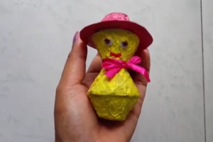 纸浆鸡蛋盒废物利用DIY人形小手工