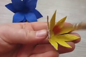 用鸡蛋托，制作漂亮的装饰花，创意装饰花手工DIY