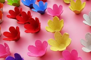 谷乐品环创手工蛋托制作的彩色蛋托花