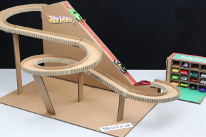手工DIY 用纸板制作超酷的赛车跑道