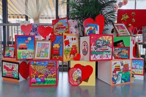 国庆爱国主题来了，红色环创太惹眼