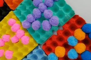 谷乐品环创手工原创彩色蛋托彩色毛球展示