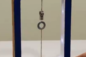 纸板如何制作简易悬浮小夜灯？新奇创意手工，一起来见识下！