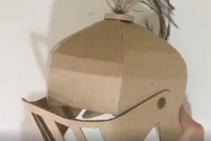 创新：老外用纸板制作头盔，过程简单炫酷十足啊