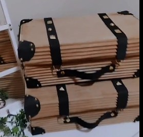 谷乐品环创手工材料DIY艺术创意之纸板手提箱，谷乐品环创素材网独家分享提供视频教程