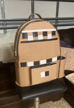 谷乐品环创手工材料DIY艺术创意之纸板制作书包，谷乐品环创素材网独家分享提供视频教程