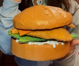 谷乐品环创手工材料DIY艺术创意之纸板汉堡包展示，谷乐品环创素材网独家分享提供视频教程