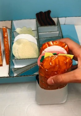 谷乐品环创手工材料DIY艺术创意之纸板立体汉堡展示，谷乐品环创素材网独家分享提供视频教程